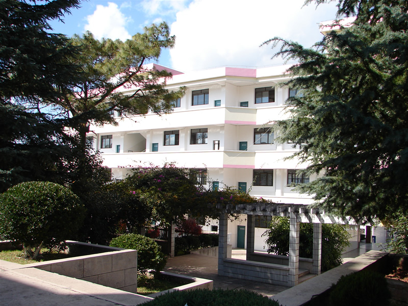 楚雄醫(yī)藥高等專科學(xué)校_校園風(fēng)光